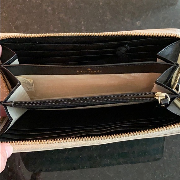 Kate Spade striped wallet - Picture 2 of 2